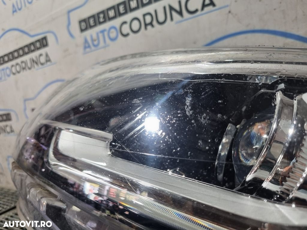 Far Stanga Renault Kadjar 2015 - 2018 SUV 4 Usi (1310) Cu lupă - 2