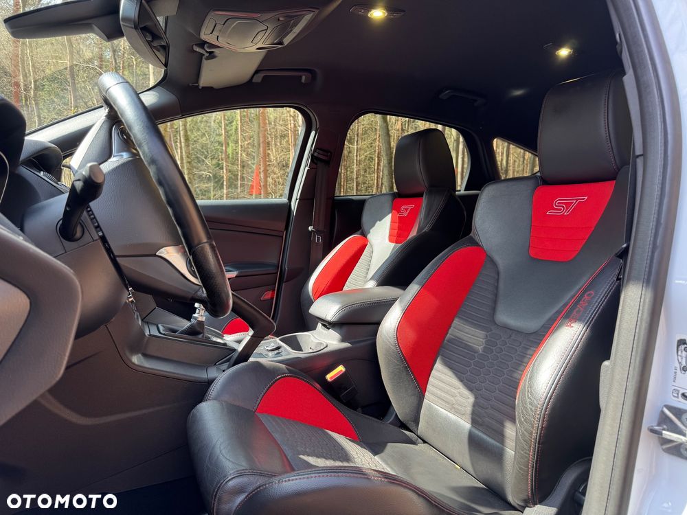 Ford Focus 2.0 EcoBoost ST mit Leder-Sport-Paket - 12
