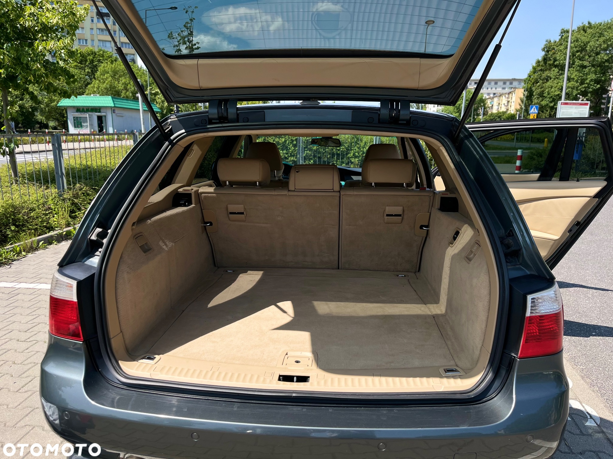 BMW Seria 5 525xi Touring - 11