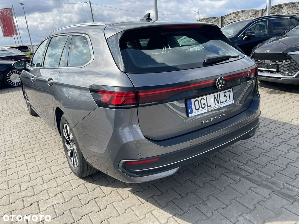 Volkswagen Passat Variant 2.0 TDI SCR Elegance DSG - 2