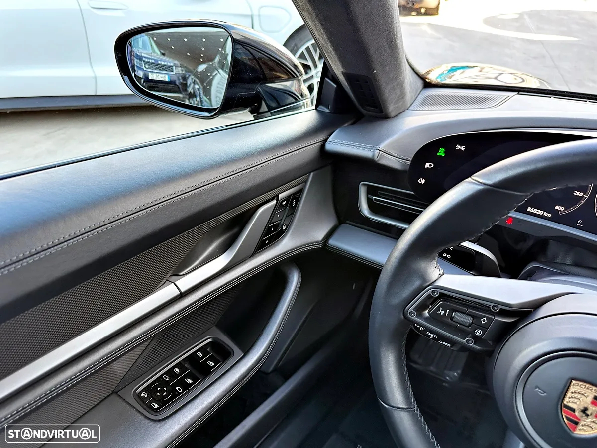 Porsche Taycan Turbo S - 14