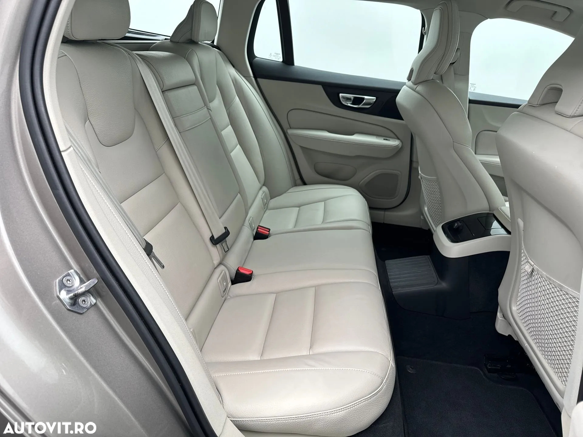 Volvo V60 T8 AWD Recharge Geartronic Inscription - 8