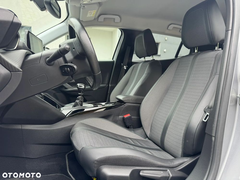 Peugeot 2008 1.2 PureTech Allure Pack S&S - 17
