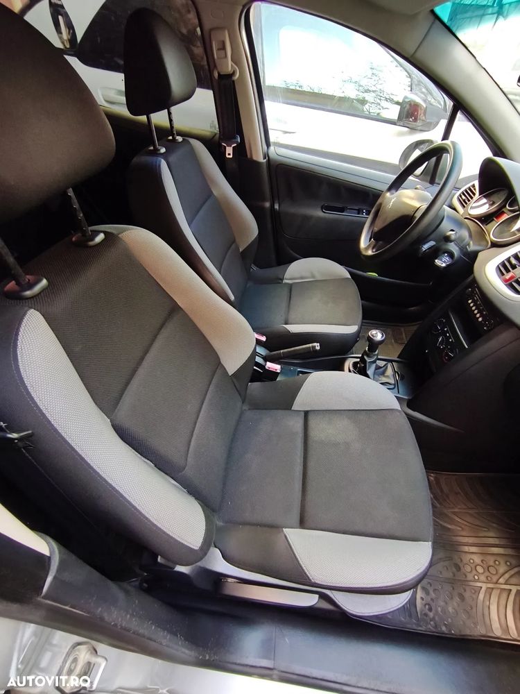 Peugeot 207 1.4HDI Premium - 12