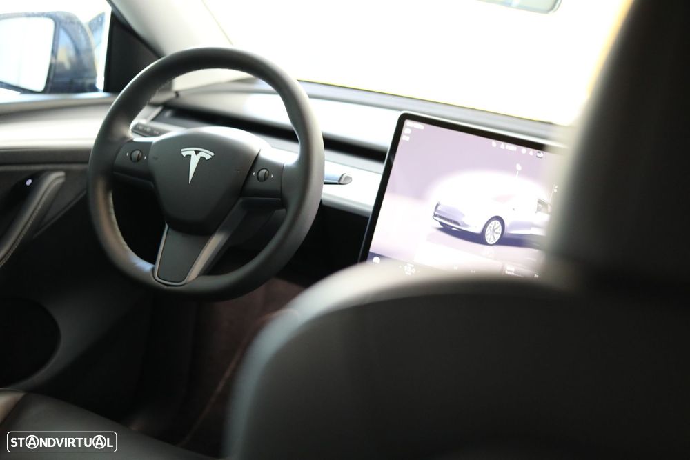Tesla Model Y Long-Range RWD - 36