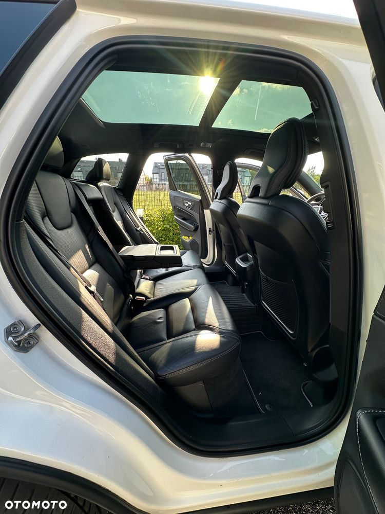 Volvo XC 60 T5 AWD R-Design - 8