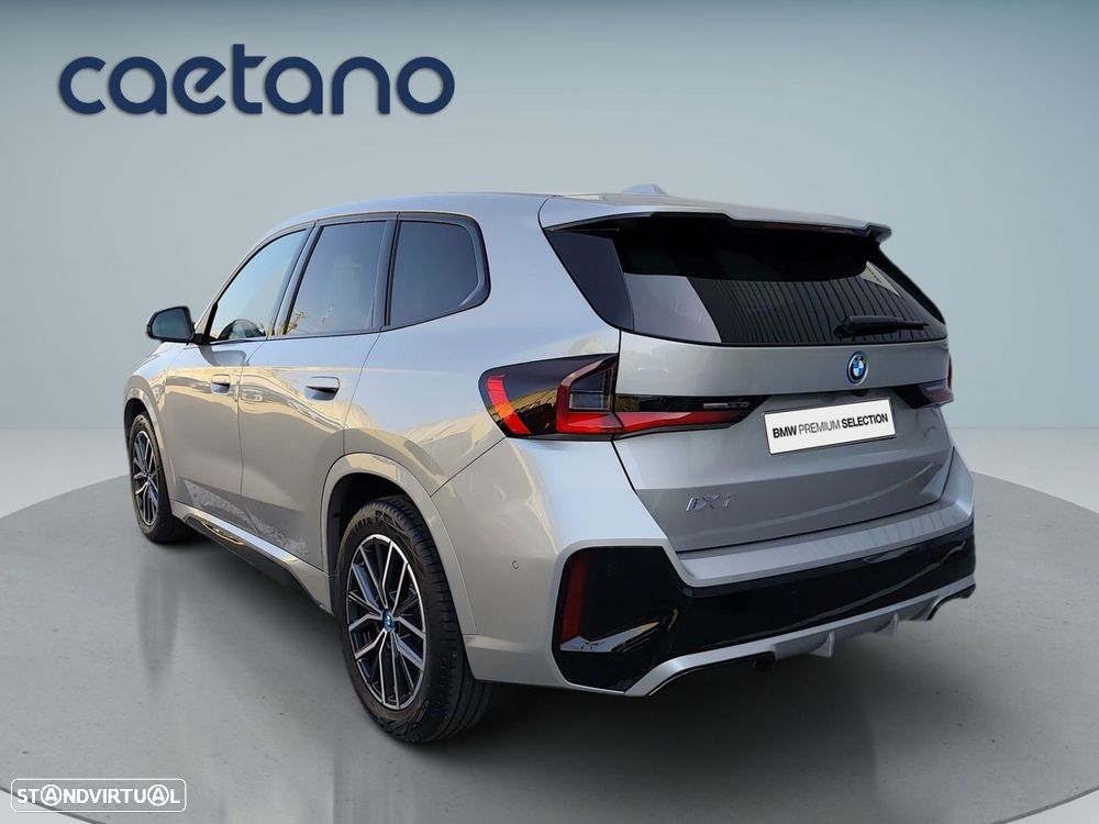BMW iX1 eDrive20 Pack Desportivo M - 6