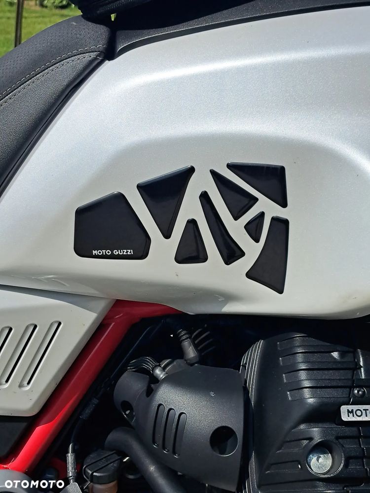 Moto Guzzi V85 - 9