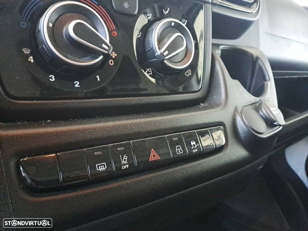 Peugeot Boxer 2.2 BlueHDi S&S L2H2 - 23
