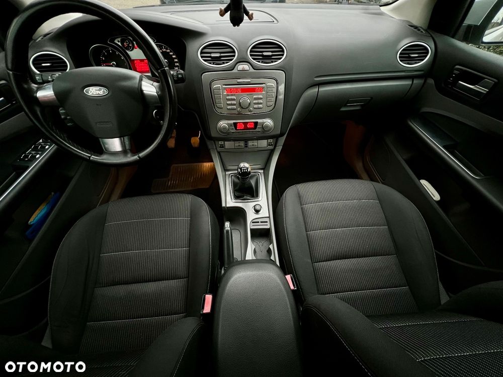 Ford Focus 1.6 16V Titanium - 12