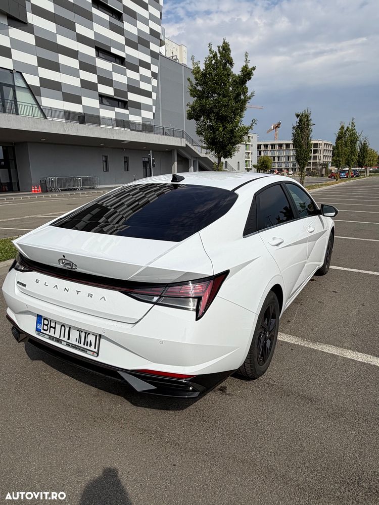 Hyundai Elantra 1.6 l 123 CP 6MT Highway - 5