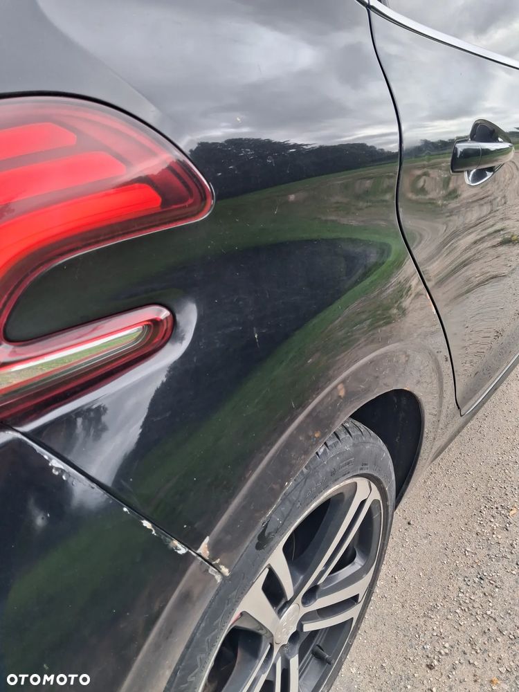 Peugeot 208 1.6 BlueHDi Allure S&S - 9