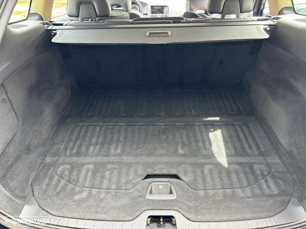 Volvo XC 60 2.0 D4 Summum Geartronic - 4