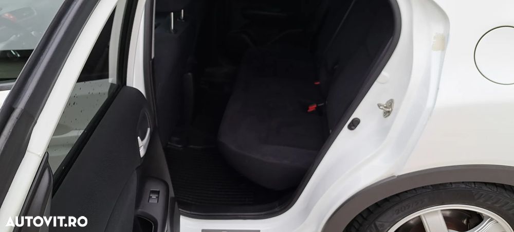 Honda Civic 1.6 i-DTEC Lifestyle Black Edition - 9