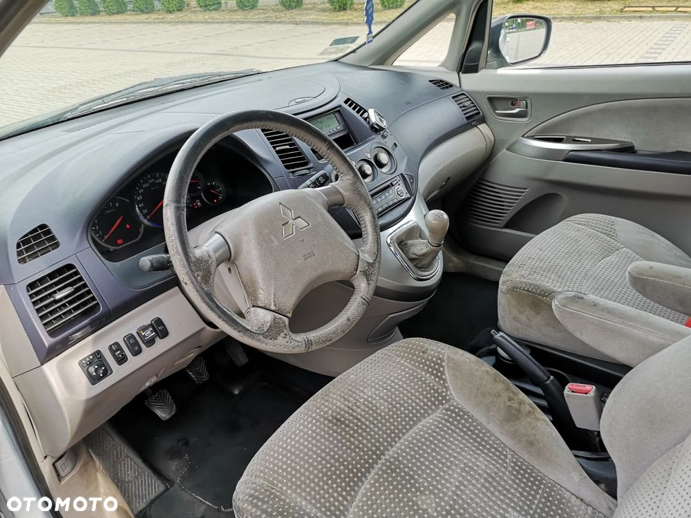 Mitsubishi Grandis - 16