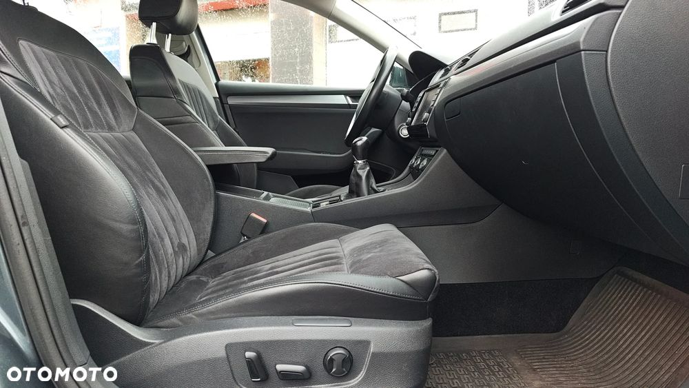 Skoda Superb 2.0 TDI Premium Edition - 32