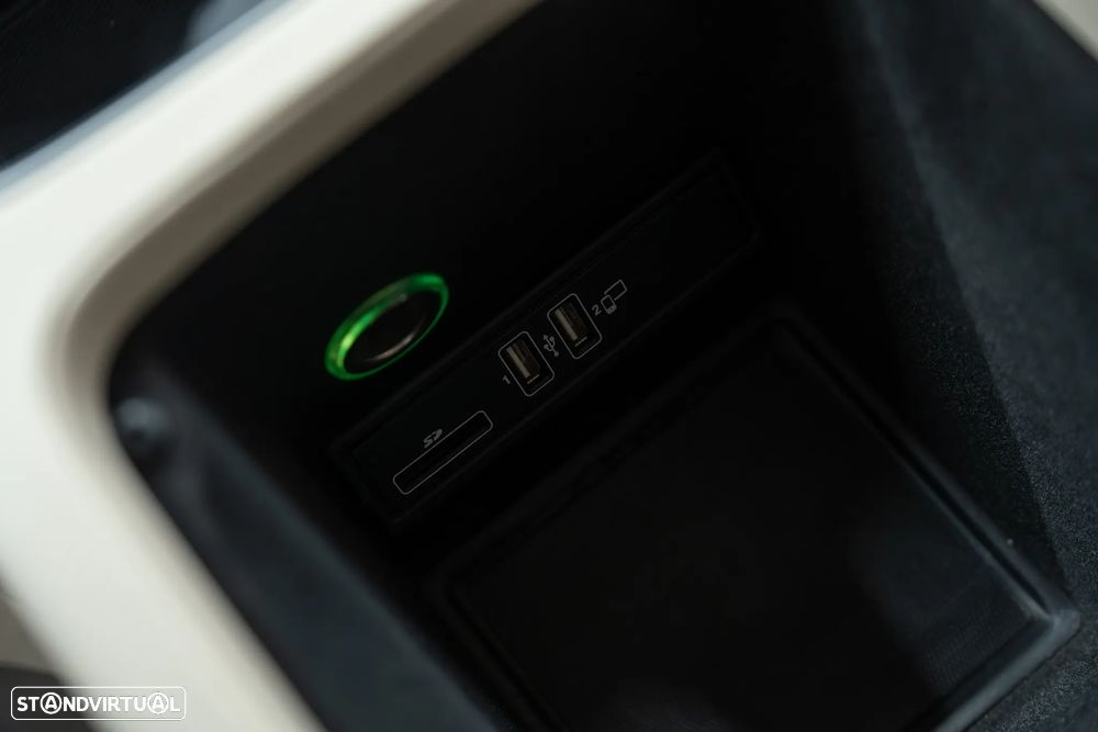 Aston Martin DBX Standard - 51