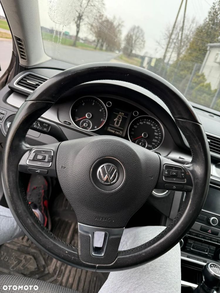 Volkswagen Passat - 10