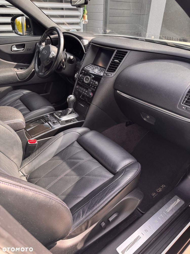 Infiniti QX70 3.7 S Design - 13