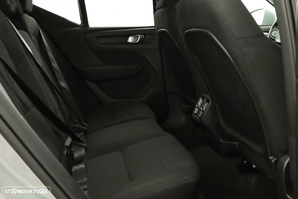 Volvo XC 40 2.0 B3 Essential - 24