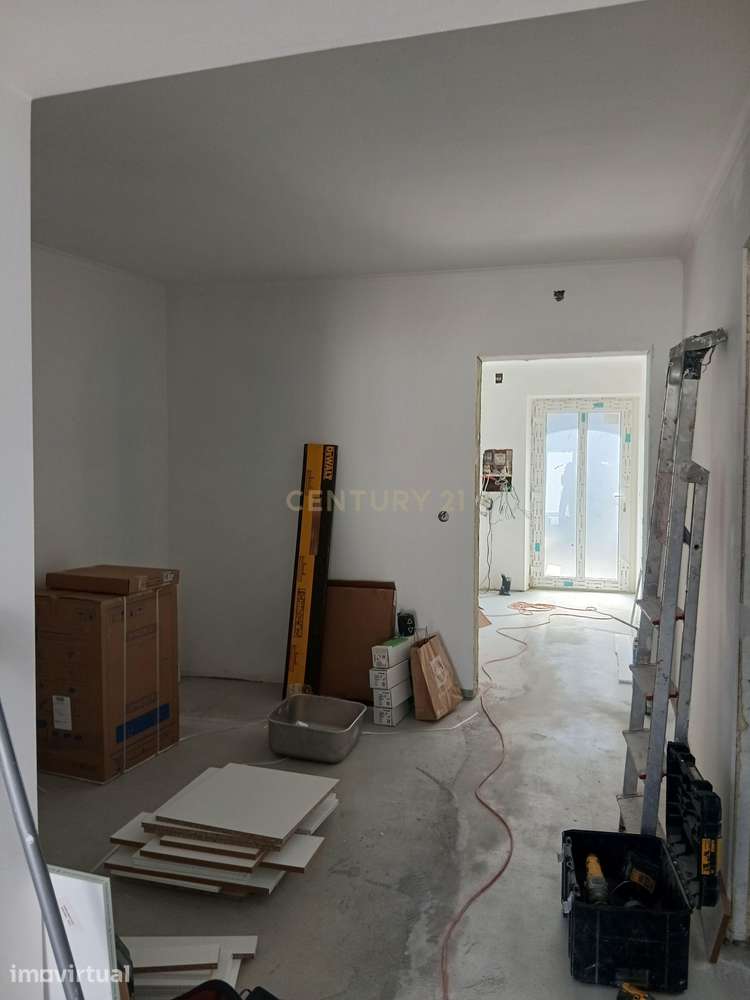 Moradia T2 Renovada em Valada – Conforto e Investimento junto ao Rio T - Grande imagem: 4/13