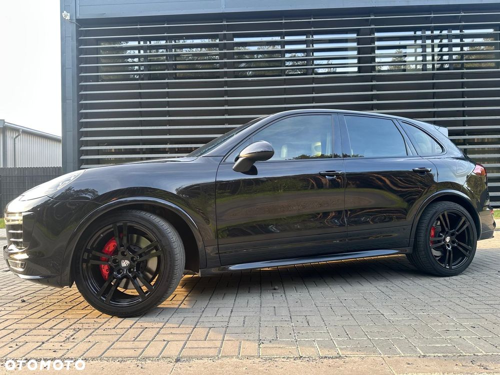 Porsche Cayenne Turbo - 2