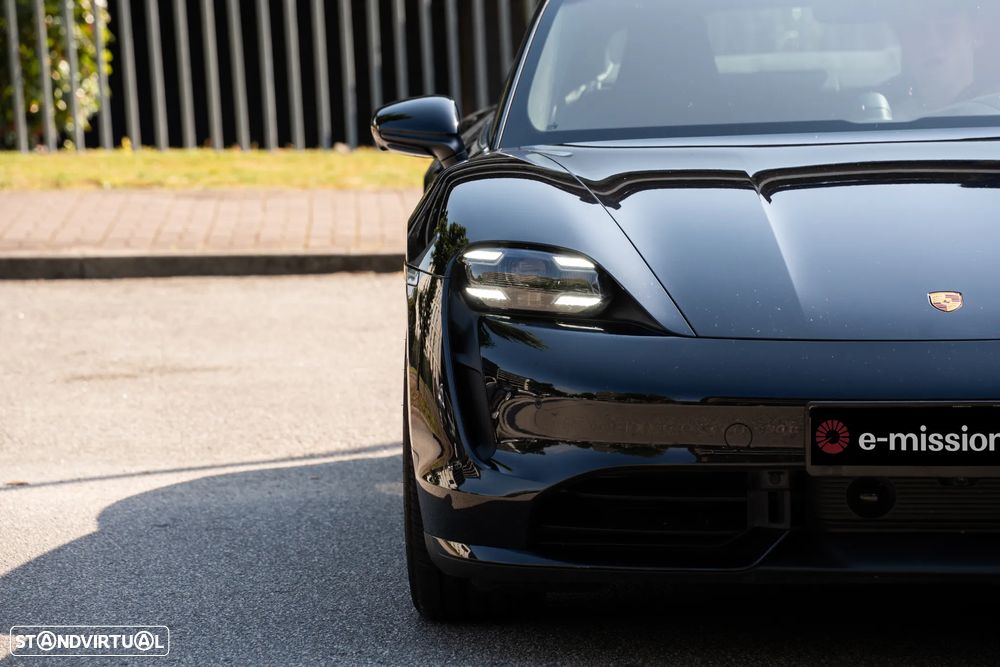 Porsche Taycan Turbo - 12