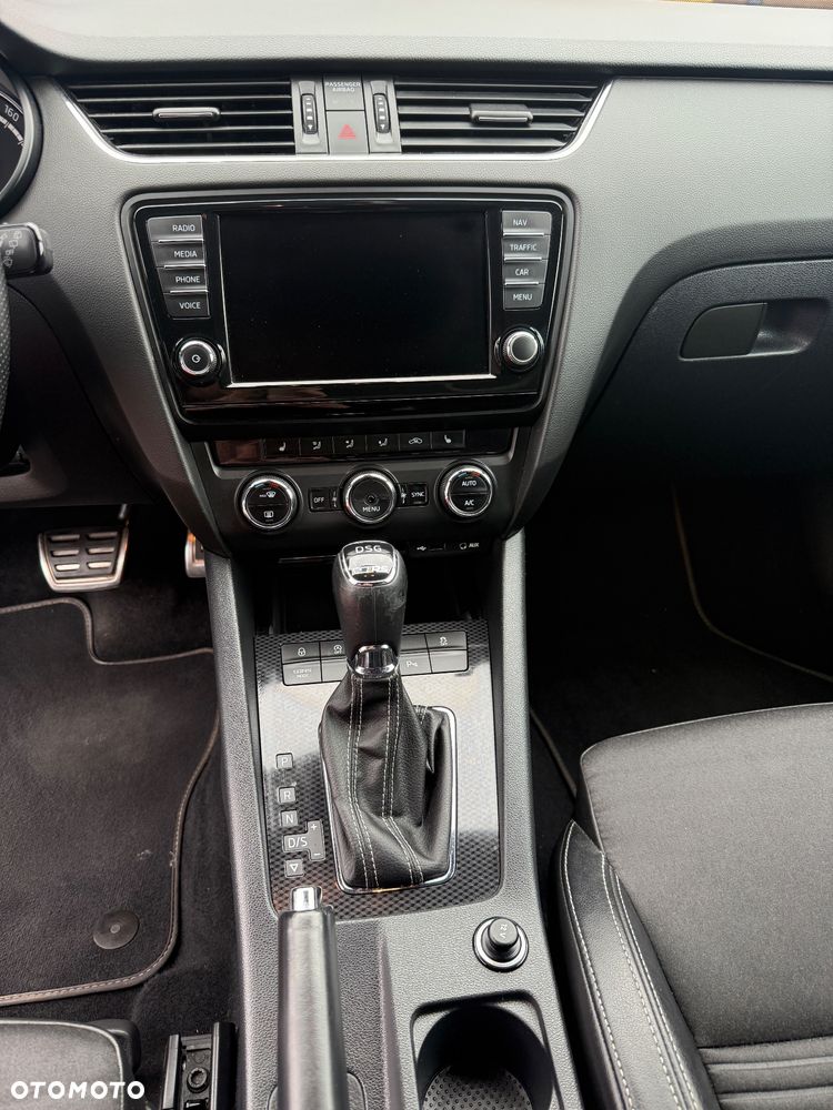 Skoda Octavia 2.0 TDI DSG RS - 20