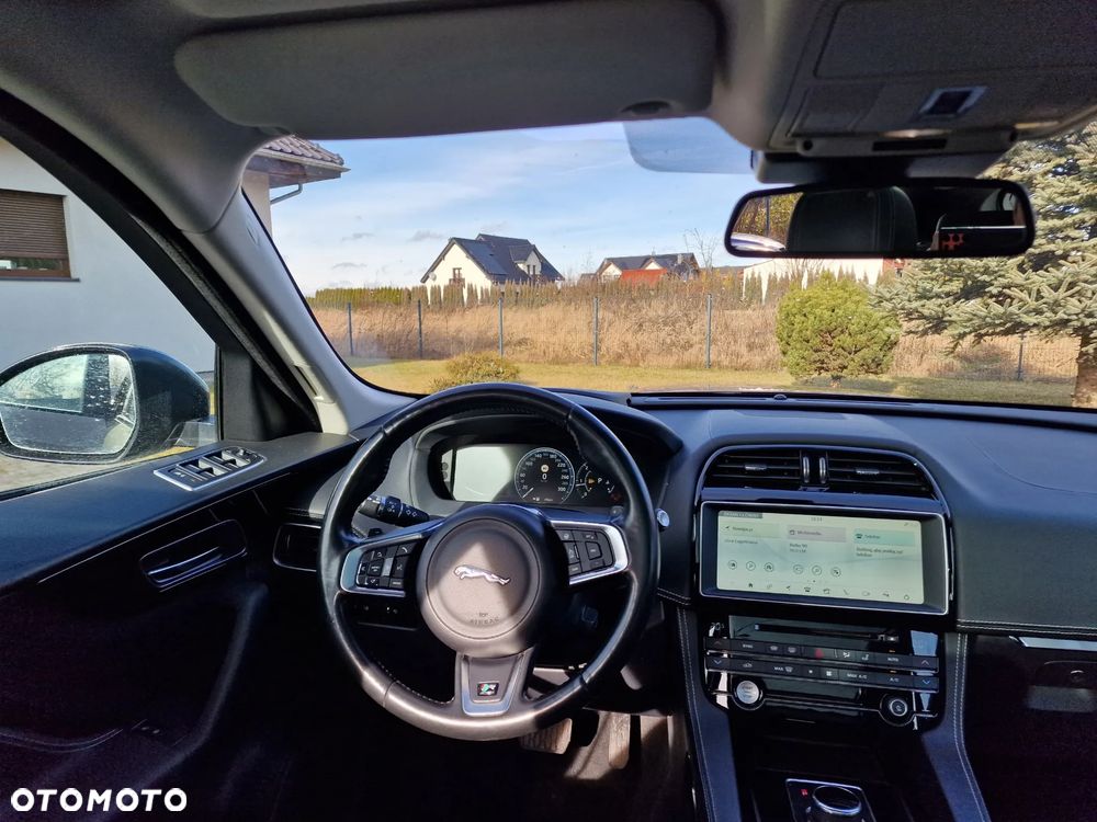 Jaguar F-Pace 20d AWD R-Sport - 17