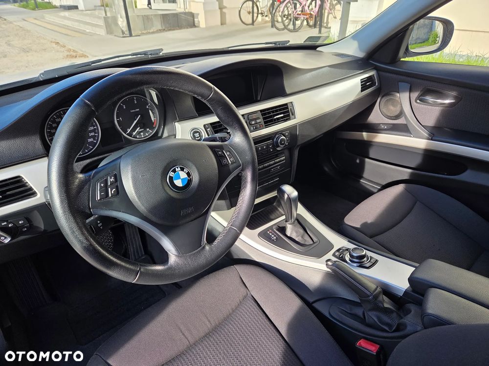 BMW Seria 3 318d DPF - 12