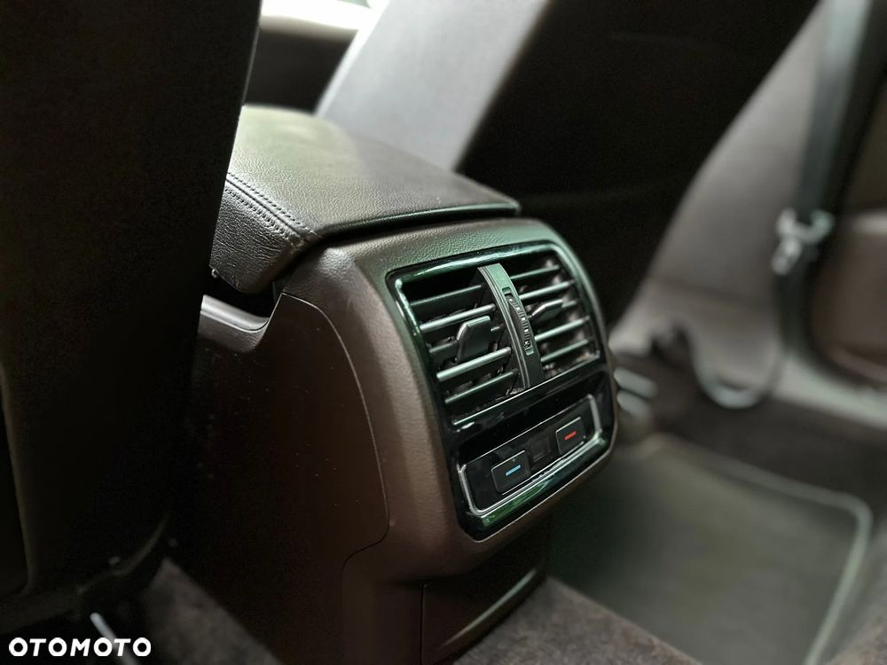 Volkswagen Passat 2.0 TDI SCR Highline - 31
