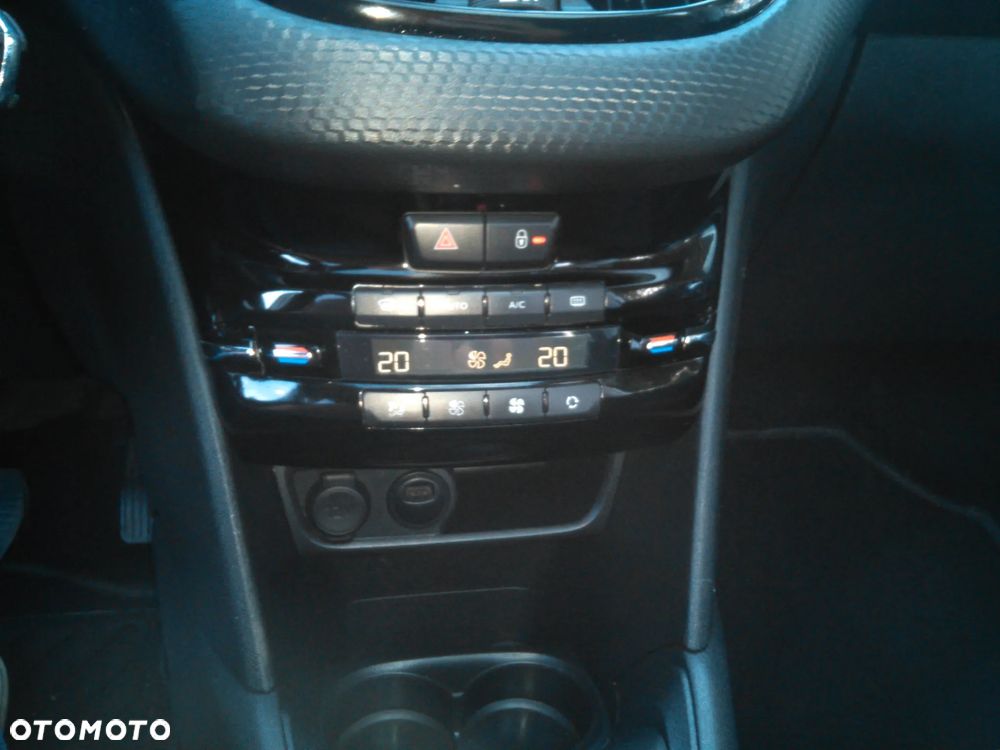 Peugeot 208 1.5 BlueHDi Signature S&S - 14