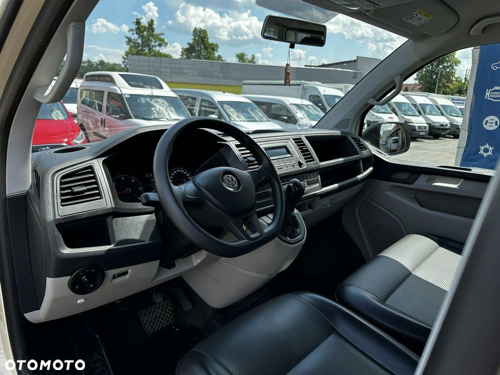 Volkswagen Caravelle - 17