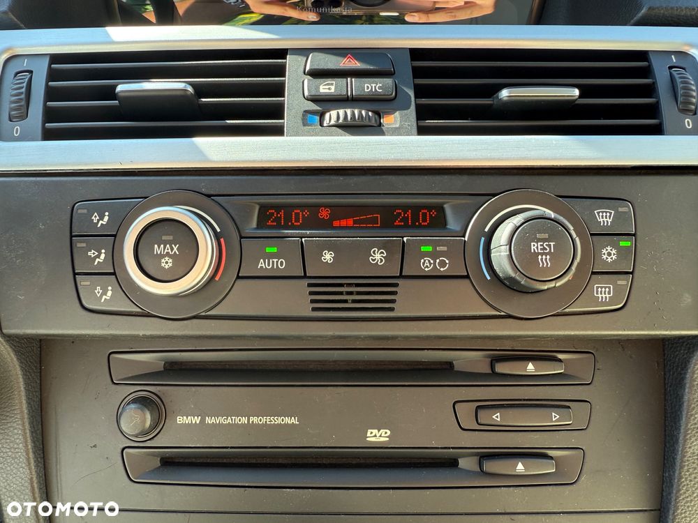 BMW Seria 3 325i Touring - 24