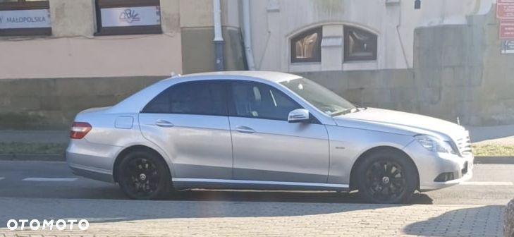 Mercedes-Benz Klasa E 300 CDI DPF BlueEFFICIENCY 7G-TRONIC Avantgarde - 17