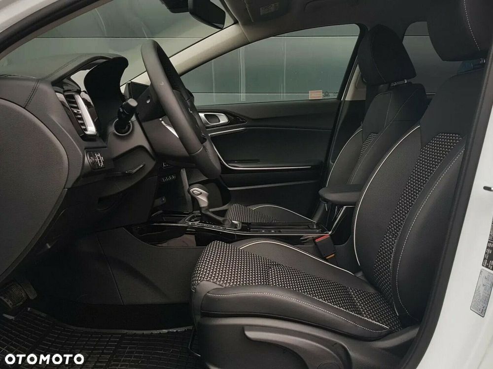 Kia XCeed 1.6 T-GDI Business Line DCT - 13