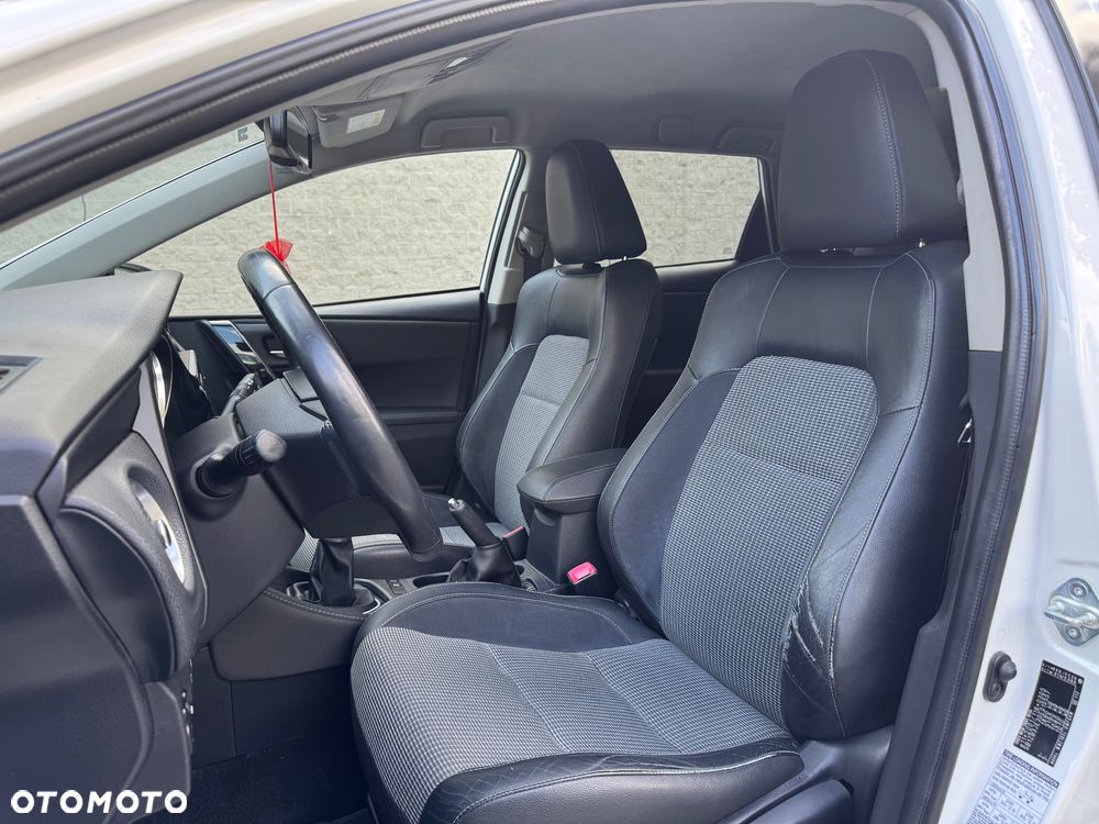 Toyota Auris 1.6 D-4D Premium - 10