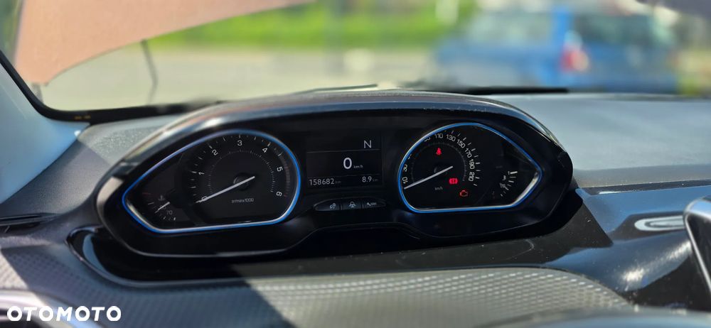 Peugeot 2008 - 8