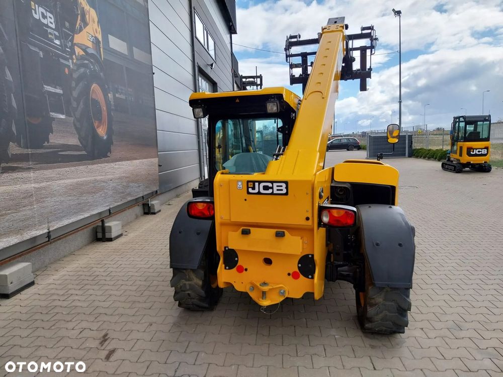 JCB 525-60 Agri Plus - 17