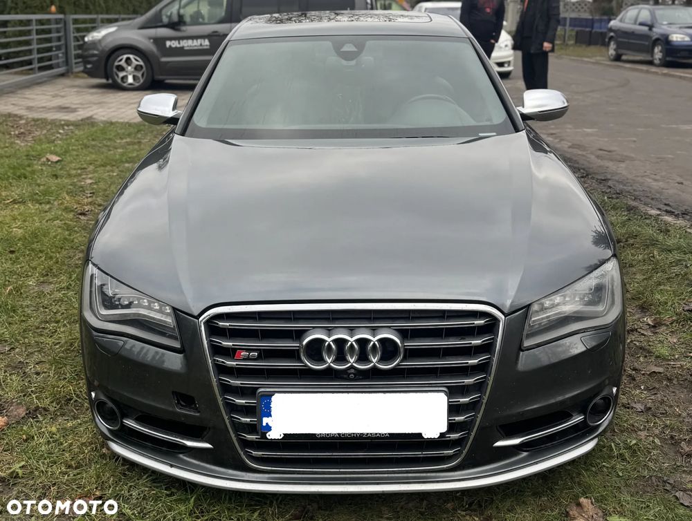 Audi S8 - 2