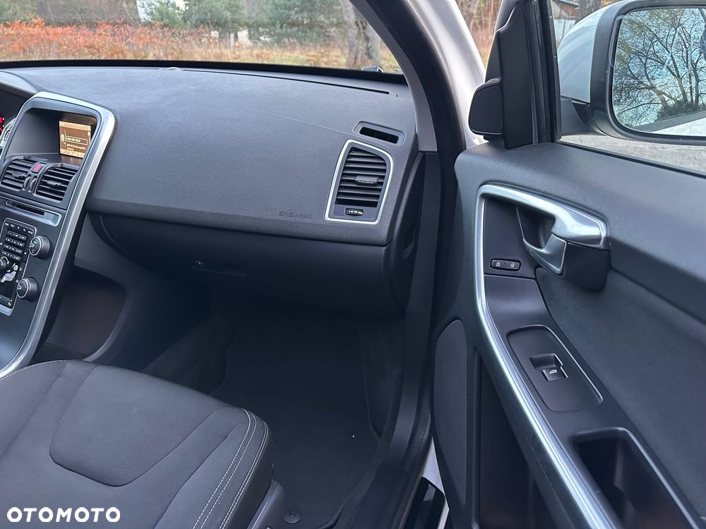 Volvo XC 60 D4 Momentum - 24