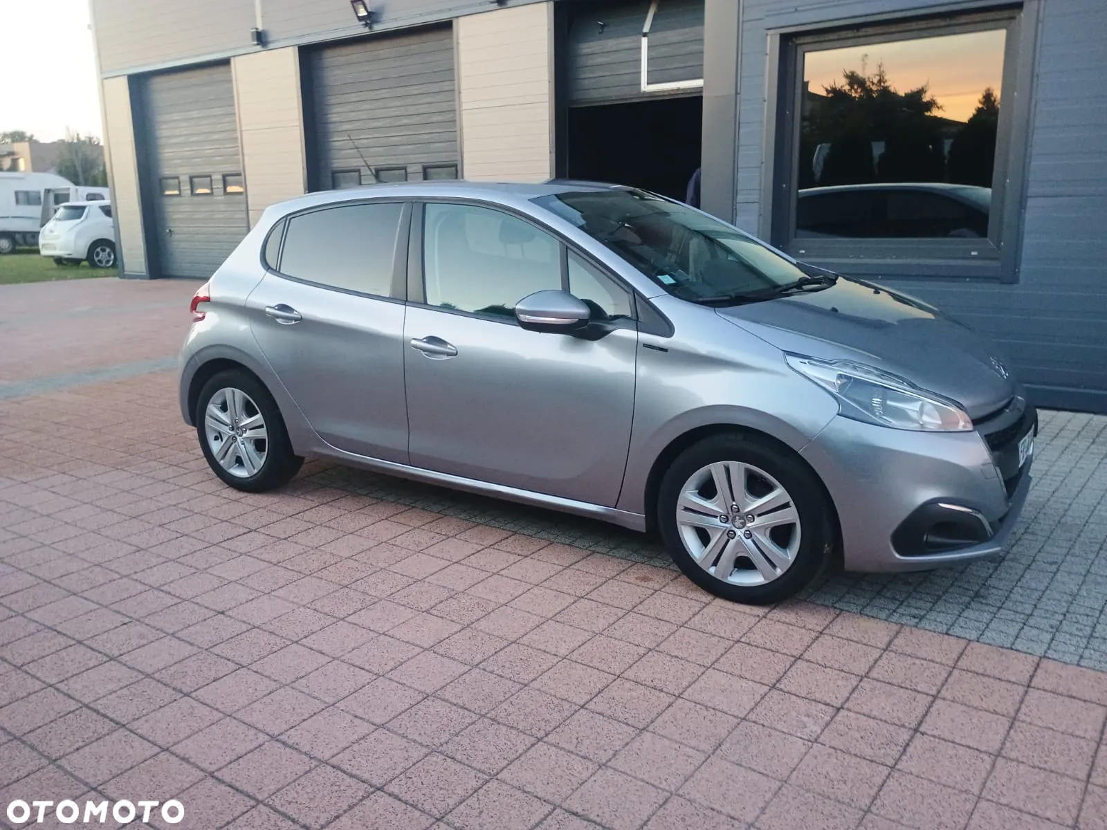 Peugeot 208 - 5