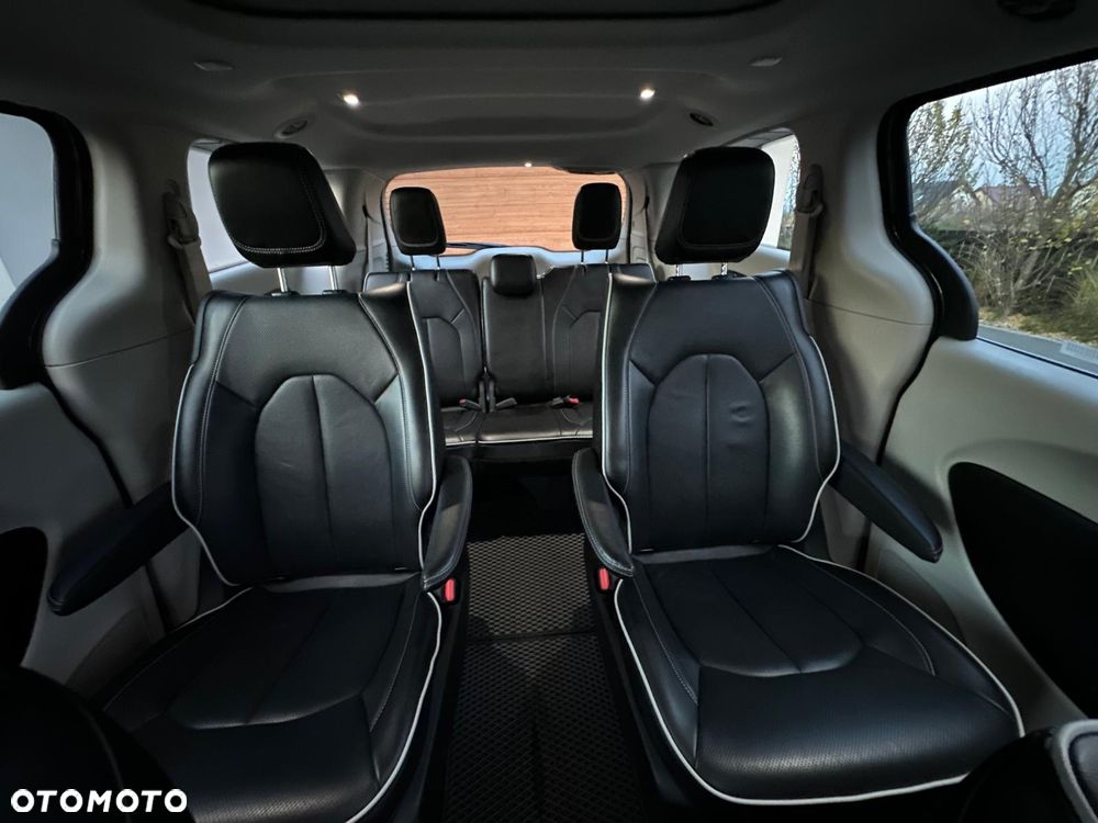 Chrysler Pacifica - 11