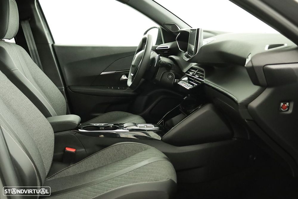 Peugeot 2008 1.2 PureTech Allure EAT8 - 23