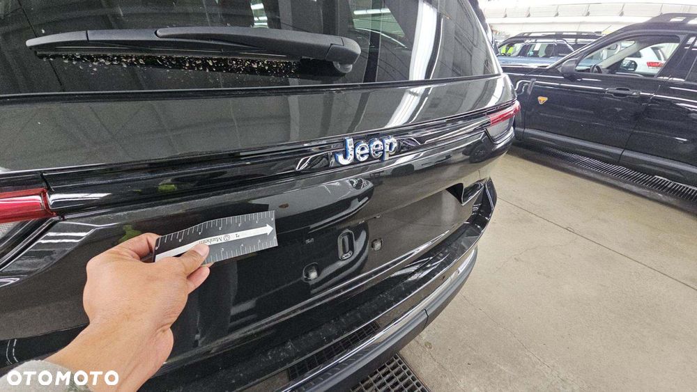 Jeep Grand Cherokee - 17