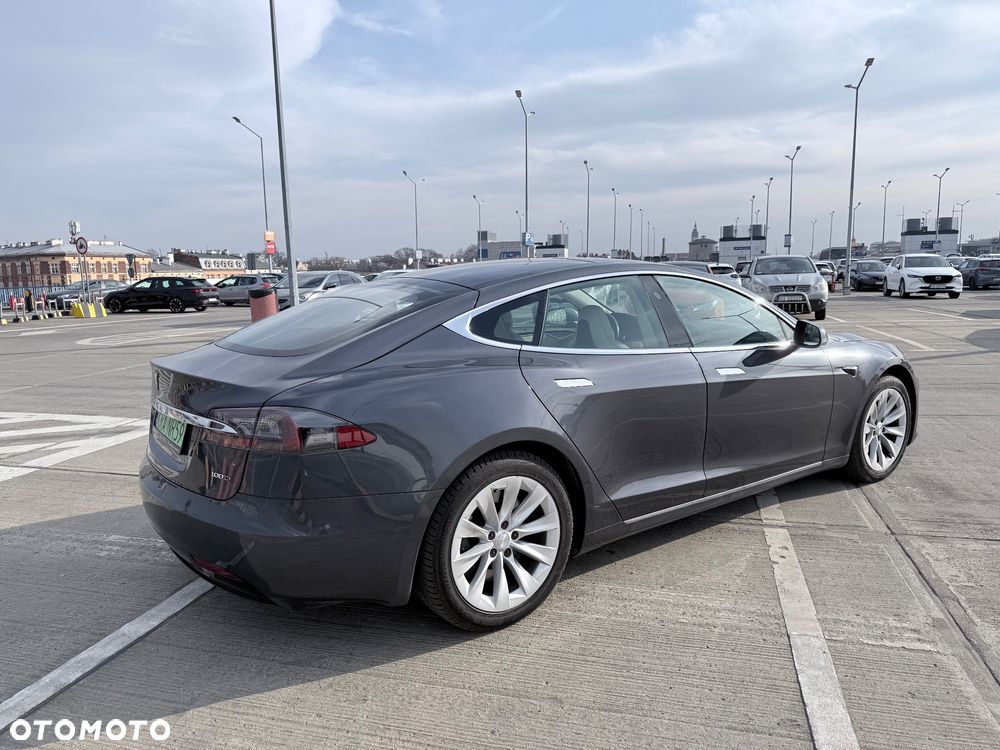 Tesla Model S - 8