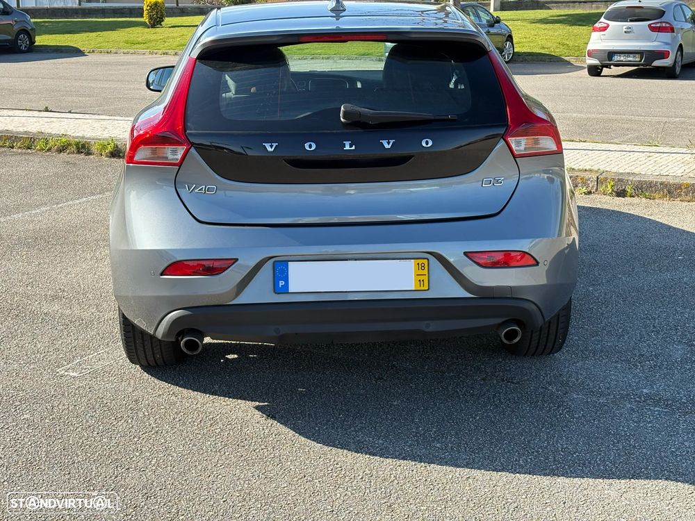 Volvo V40 2.0 D3 Momentum - 3
