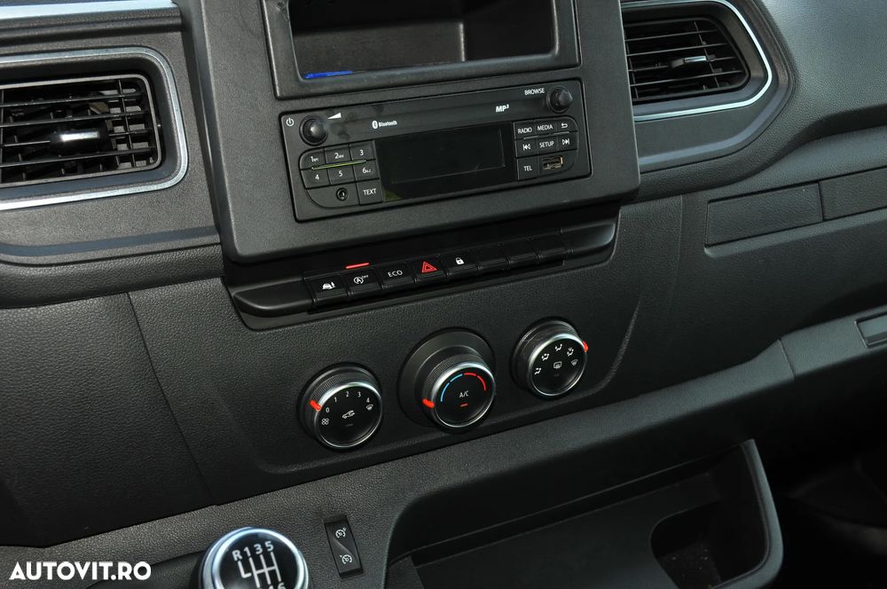 Renault Master cu lift - 17