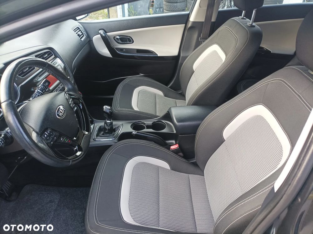 Kia Ceed 1.6 CRDi 128 ISG Platinum Edition - 20