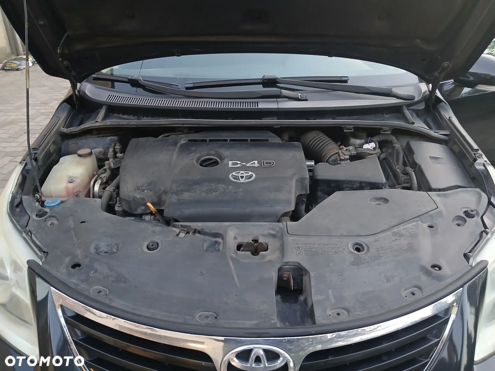 Toyota Avensis - 17